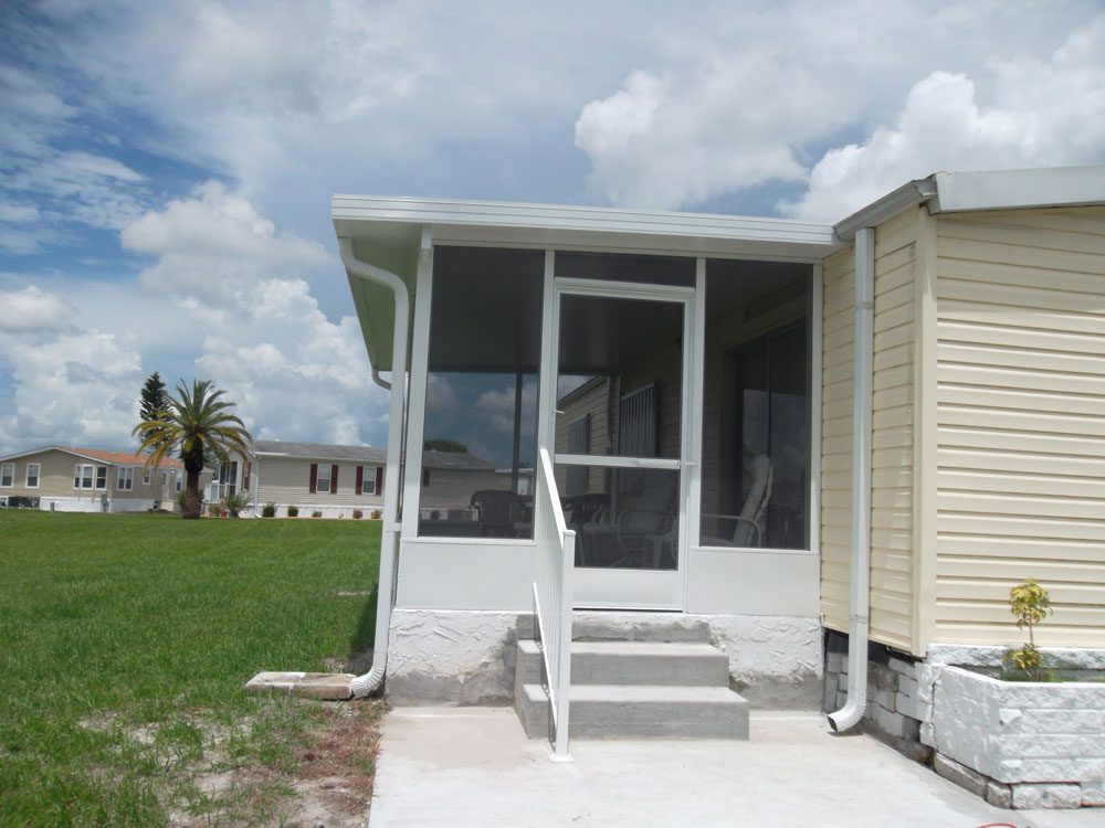 Professionally installed screen room for mobile home | Sun Control Aluminum & Remodeling